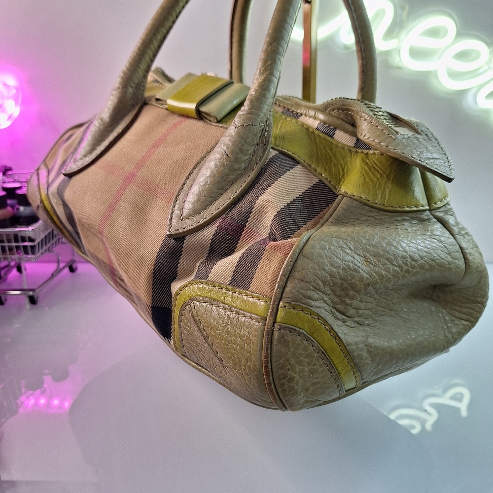 Burberry porsum Beige and Green Women's Bag - Picture 3 of 13